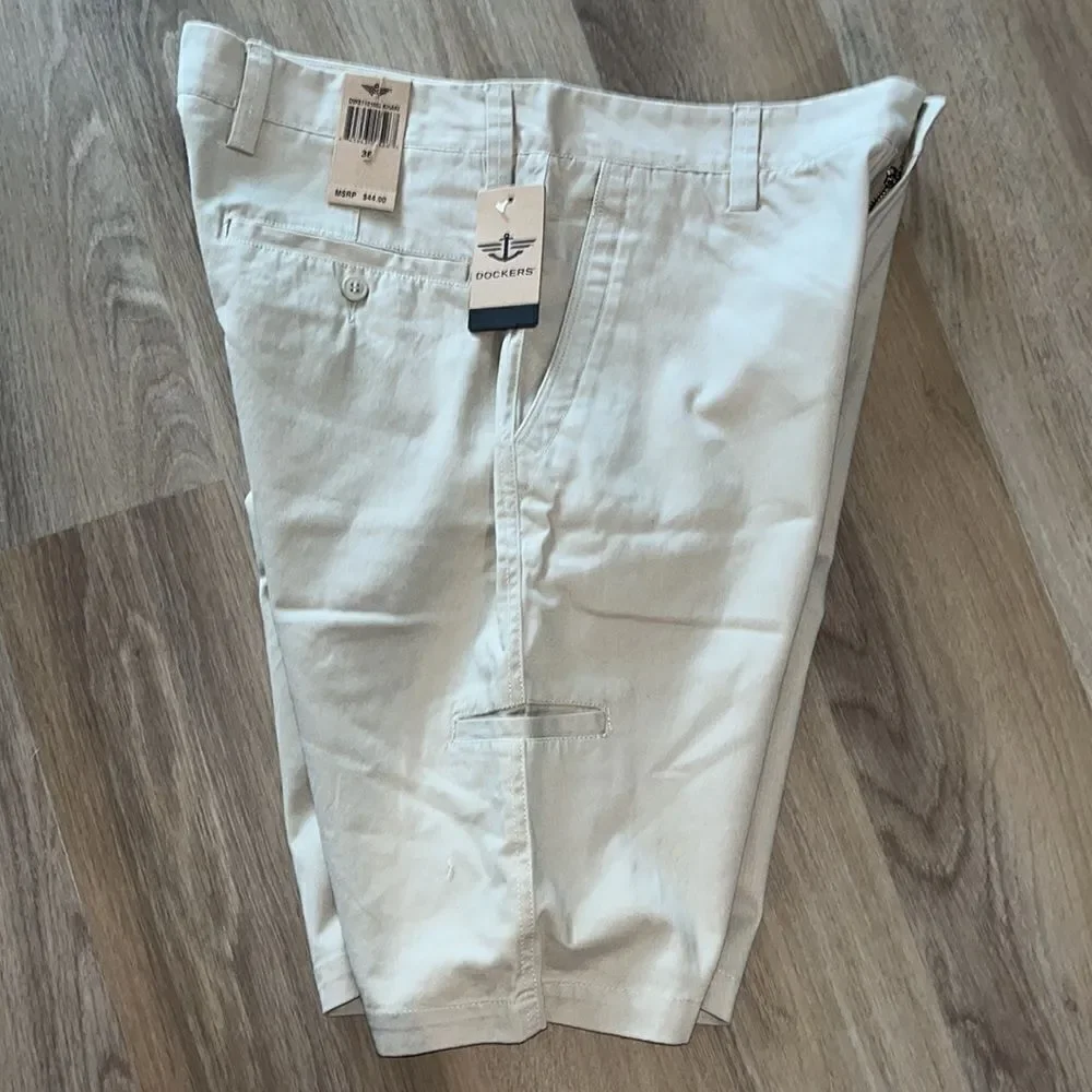 NWT New men’s ❤Dockers Tan Beige Crème Cargo classic walking trail shorts 36